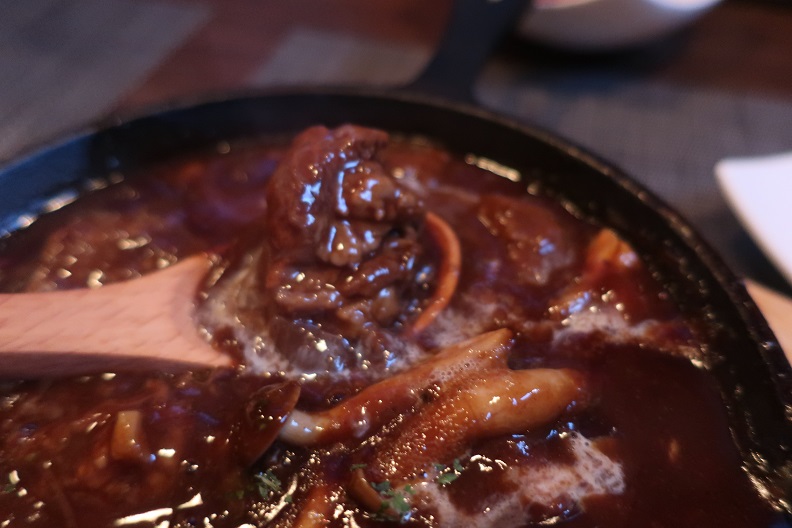 【横須賀ちょい呑み】レトロ肉バル　炙りやん（横須賀中央）